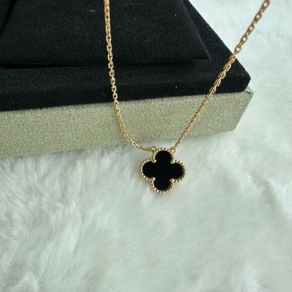 💎Authentic💎 Van Cleef & Arpels 18K gold and onyx necklace💎 - Picture 6 of 6